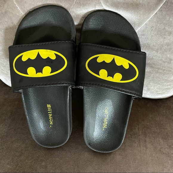 🟢 Batman slide sandals - size 12 - Picture 2 of 3
